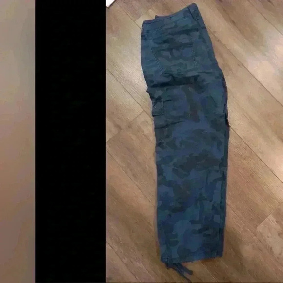 Dkny  capris - Picture 2 of 5